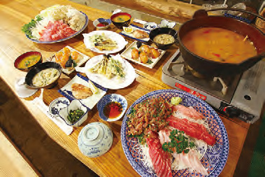 島魚のお刺身と
島食材を使った鍋の夕食の画像