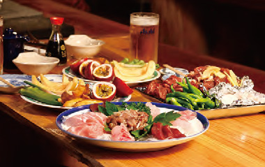 お肉や魚介類、島野菜のBBQの画像